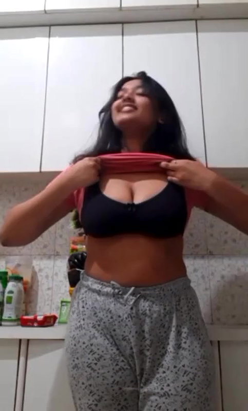 bra uthake boob dabayi