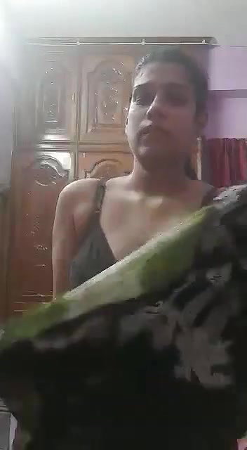 college girl nude dress change