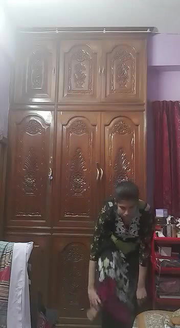 college girl nude dress change