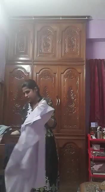 college girl nude dress change