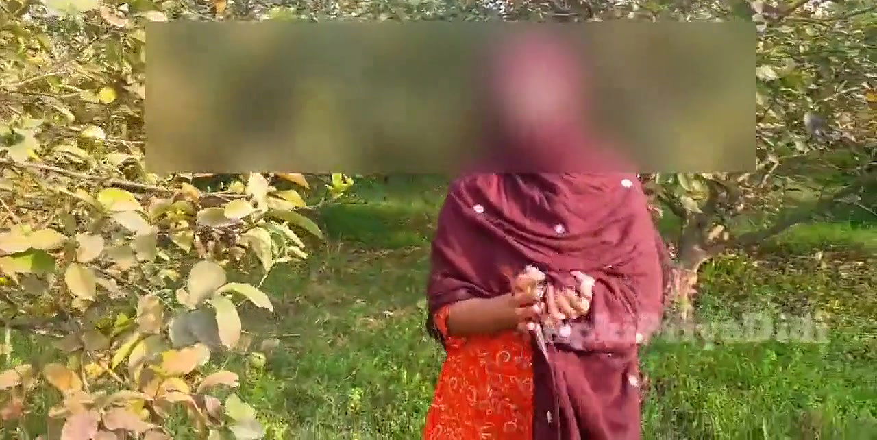 Indian sex Maa ke samne souteela Baap ne beti ko chud diya with hindi audio.  .