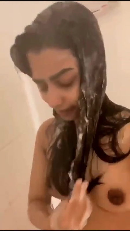 Glasses Girl Fully Nude Showing Rubbing Her Pussy Bathing