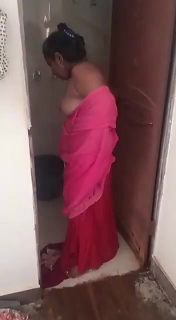 mature aunty boobs show to secret lover after bath
