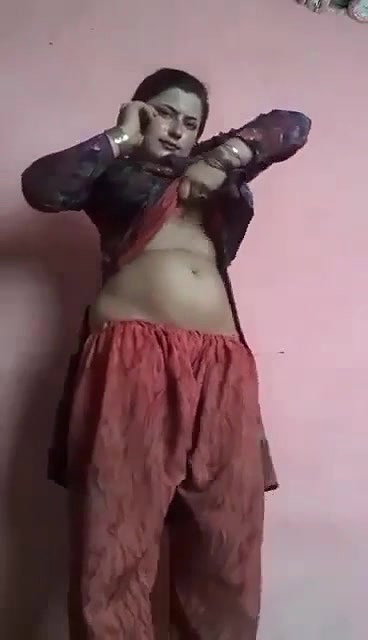 Pakistani bhabhi sex on call showing big boobs