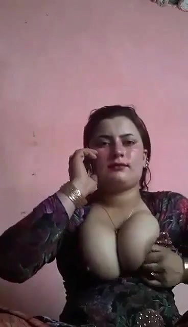 Pakistani bhabhi sex on call showing big boobs