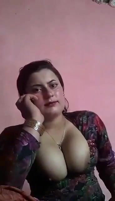 Pakistani bhabhi sex on call showing big boobs