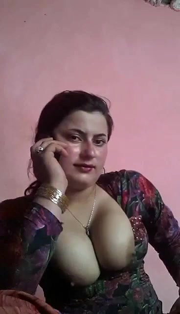Pakistani bhabhi sex on call showing big boobs