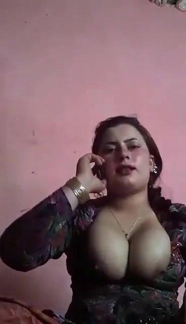 Pakistani bhabhi sex on call showing big boobs