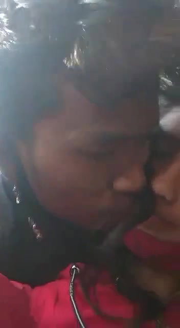 GF outdoor boob press by lover viral clip