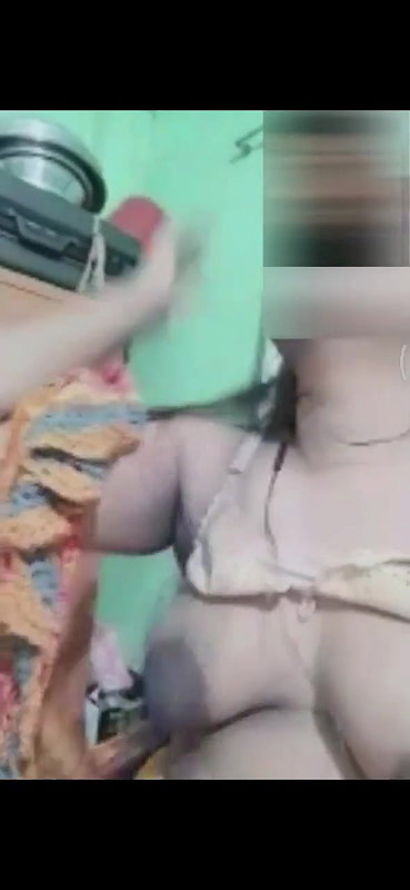 bhabhi showing boobs on video call sex viral MMS