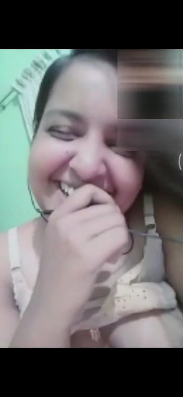 bhabhi showing boobs on video call sex viral MMS