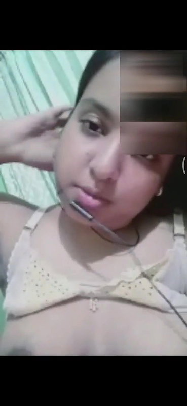 bhabhi showing boobs on video call sex viral MMS