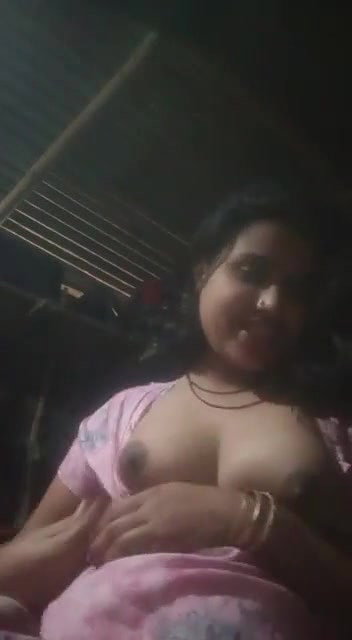viral Indian wife with big boobs playing naughty