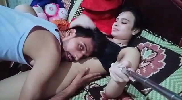 Pakistani sex slut pussy licking viral MMS