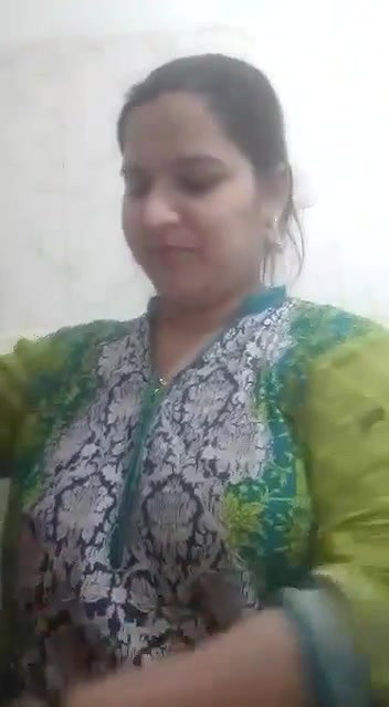 Punjabi girl sex tease huge melons viral nude