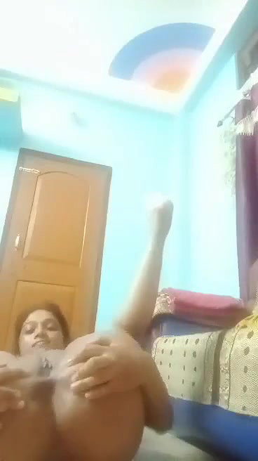 desi girl nude fingering horny pussy viral MMS