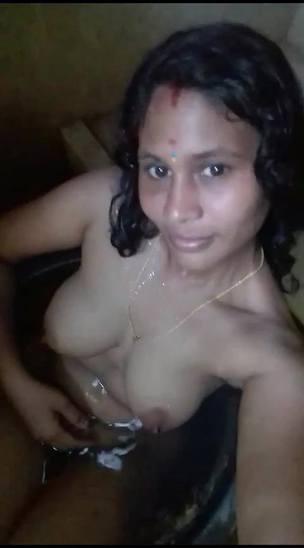 mallu hot girl bathing in a drum viral MMS