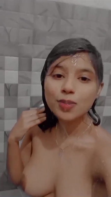 cute girlfriend nude bath selfie viral video