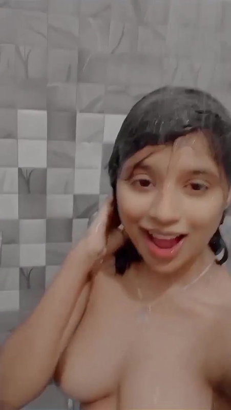 cute girlfriend nude bath selfie viral video