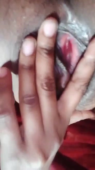 Indian girl nude selfie showing pink pussy