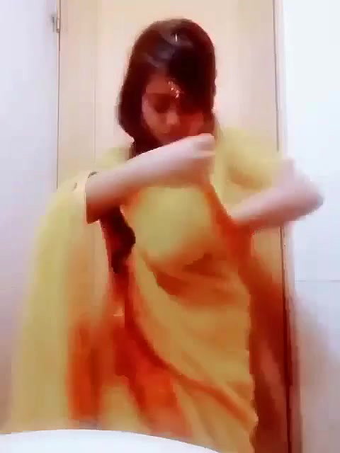 Beautiful Cute Girl With Bigboobs Showing