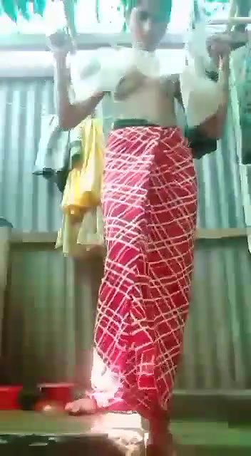 Bengali village wife nude bath viral clip