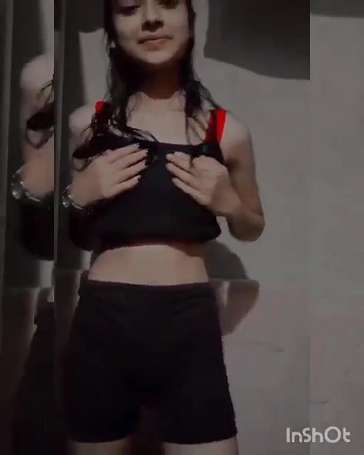 gorgeous desi cillege girl boobs show desisex