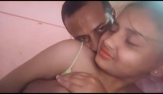 Bangla naked college girl boob sucking viral MMS