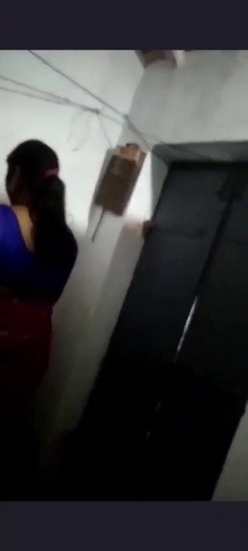 Dehati MILF changing saree and boob show MMS