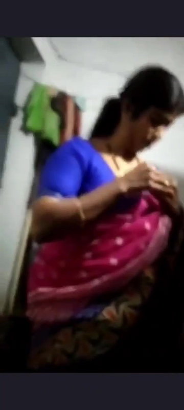 Dehati MILF changing saree and boob show MMS