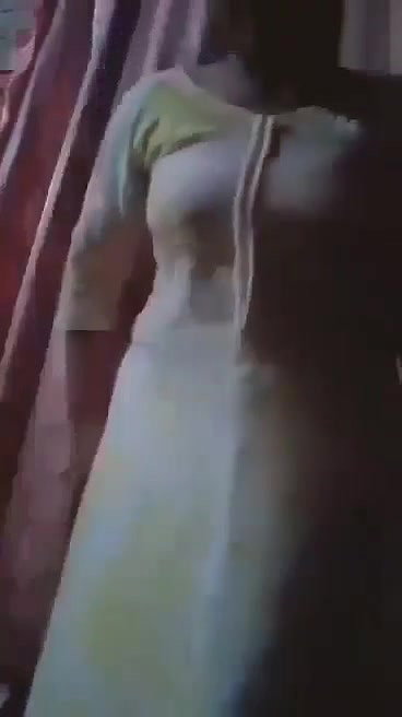 Bangladeshi girl topless boobs showing clip