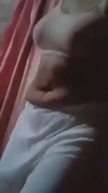 Bangladeshi girl topless boobs showing clip
