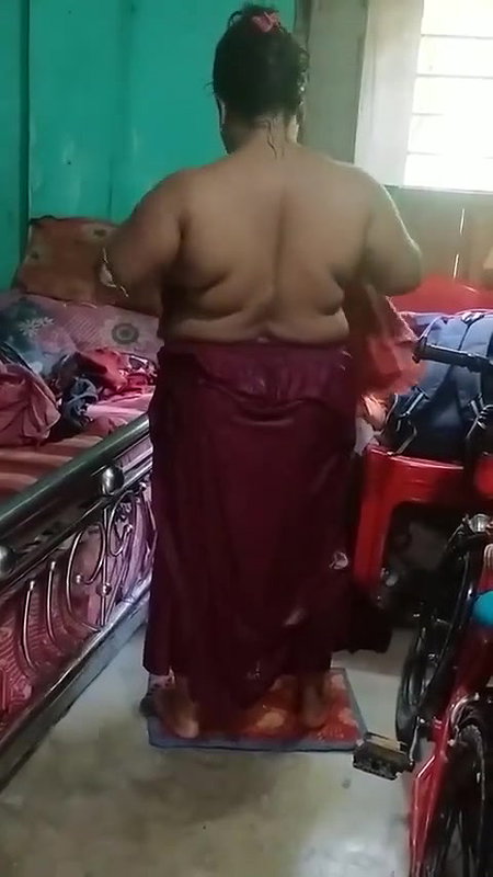 Bangladeshi sex Boudi wet body after viral bath