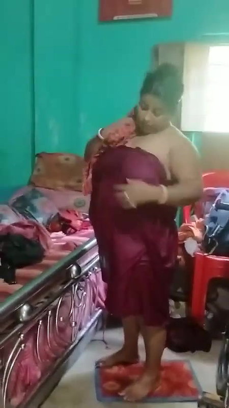 Bangladeshi sex Boudi wet body after viral bath