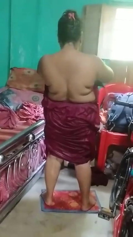 Bangladeshi sex Boudi wet body after viral bath
