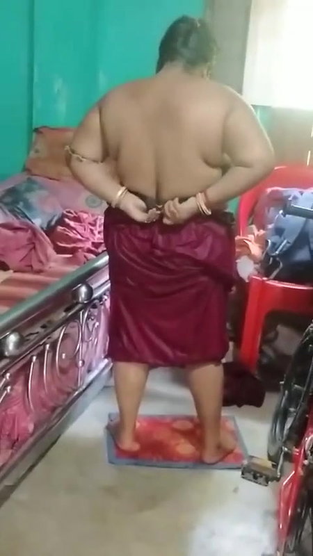 Bangladeshi sex Boudi wet body after viral bath