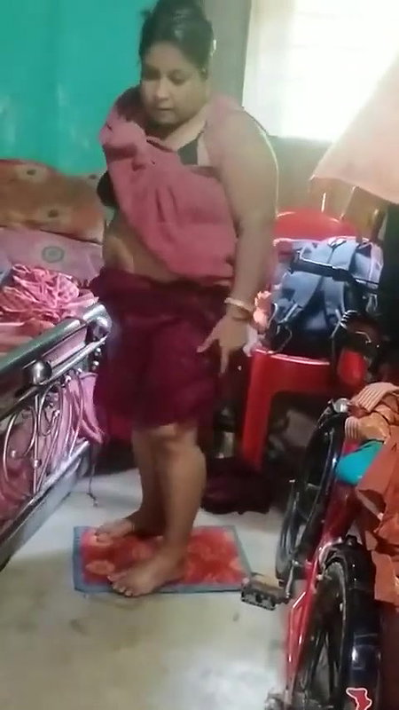 Bangladeshi sex Boudi wet body after viral bath