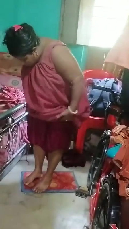 Bangladeshi sex Boudi wet body after viral bath