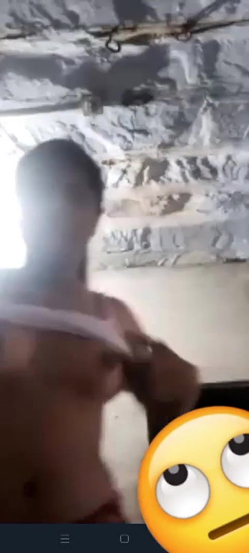 GF showing boobs on WhatsApp Bengali sex chat
