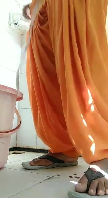 big ass Punjabi sex aunty pissing viral clip