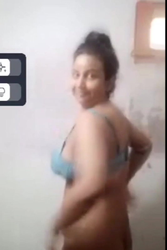 busty bhabhi removing bra viral big boobs show