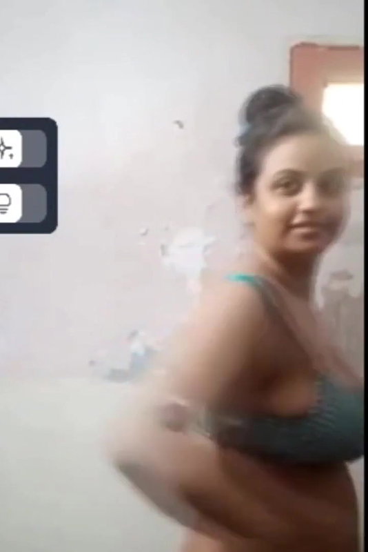 busty bhabhi removing bra viral big boobs show