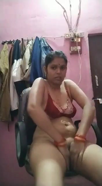 bhabhi oil massaging ass desi village mms