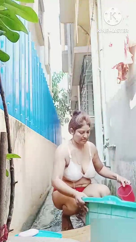 Youtube Chitra nude bath outdoors viral clip