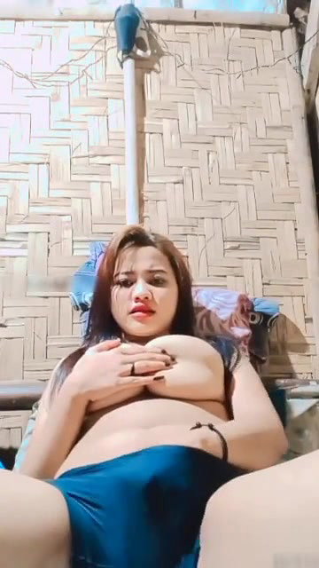 Northeast girl huge boobs show and pussy rubbing