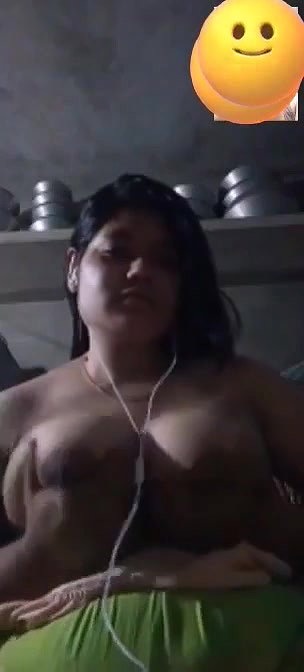 busty girl boobs show on video call viral show