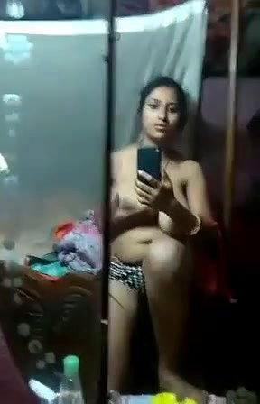 bhabhi showing huge melons and fingering nude MMS