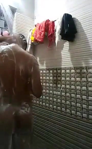 Indian nude girl bathing selfie viral video
