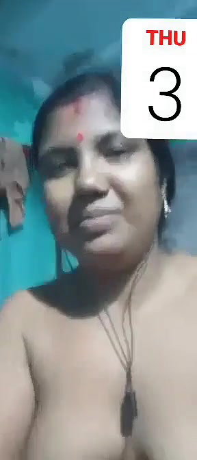 Bengali Boudi Showing Lover On VideoCall