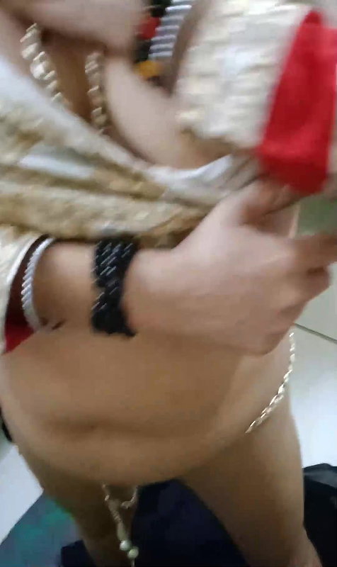 Horny Mature Bhabhi Viral Desi Fingering in Nude